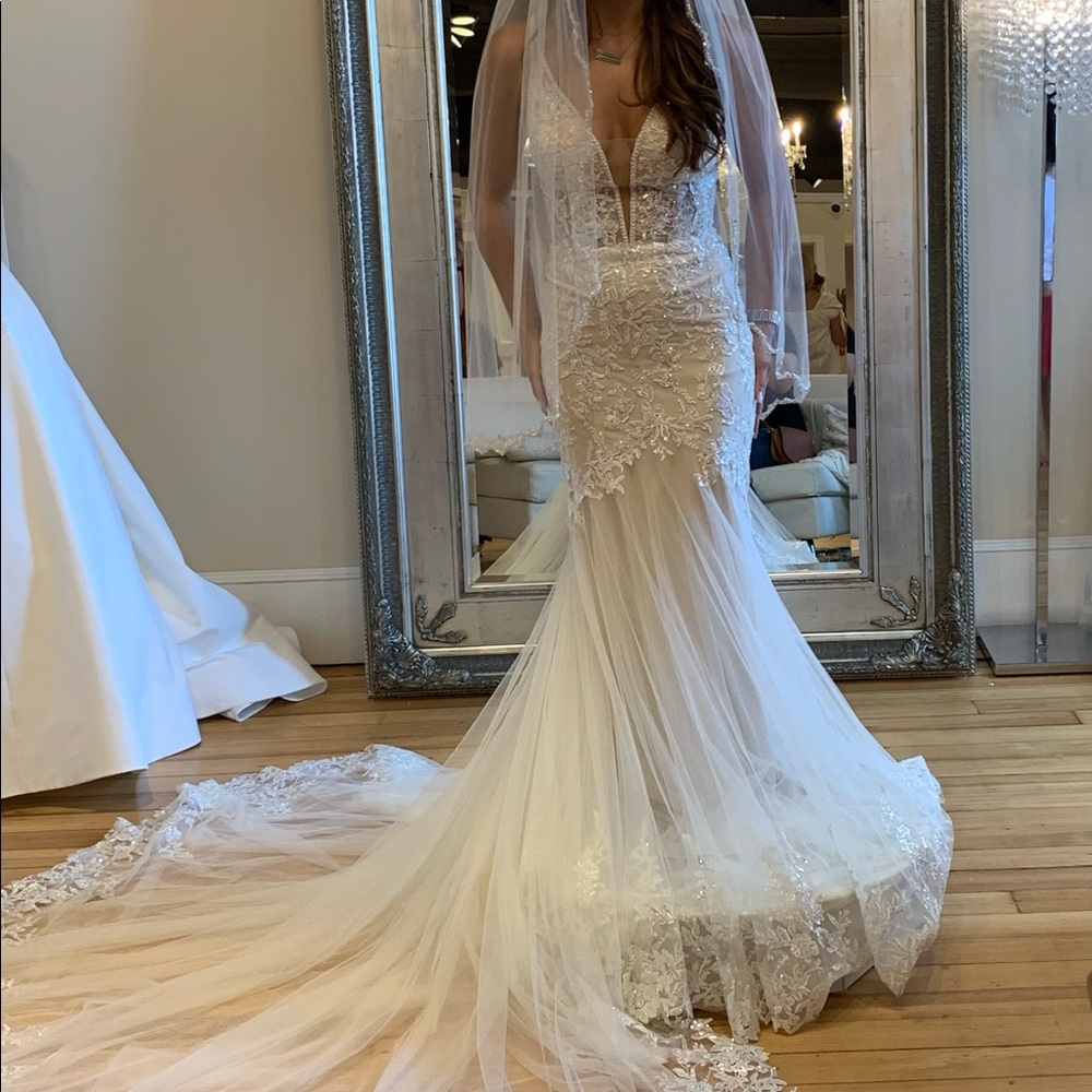 Essense of Australia Gorgeous Wedding Gown